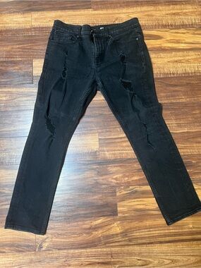Men’s size 32x30 Black Distressed Jeans